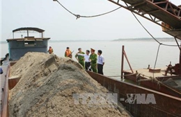 Vĩnh Phúc: Xử lý nghiêm những sai phạm trong khai thác cát trên sông Hồng 